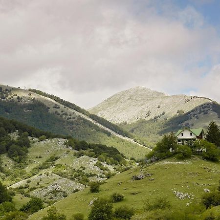 Hotel Valle Del Lupo Пескассеролі Екстер'єр фото