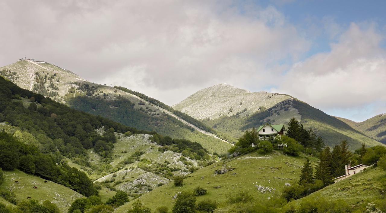 Hotel Valle Del Lupo Пескассеролі Екстер'єр фото
